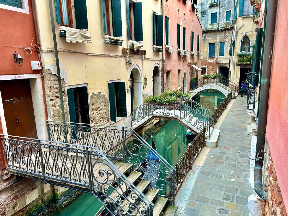 Central Flat Romantic Domus Remedio Venedig Exterior foto